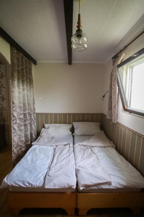 Hellenyi Apartmanok Harkany Exterior photo